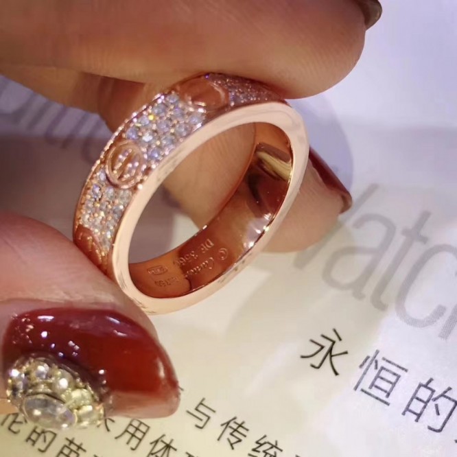 Cartie LOVE WEDDING BAND, DIAMOND-PAVED LOVE ウェディング リング、パヴェダイヤモンド